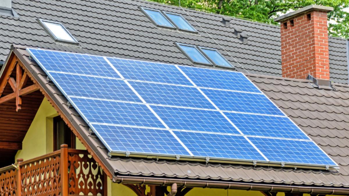 Facturi Urașe și Panouri Solare: Provocările unei Familii în Căutarea Energiei Verzi