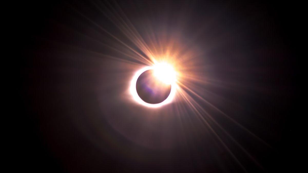 Spectacolul cosmic al secolului: Spania devine capitala astronomiei pentru eclipsa totală de Soare