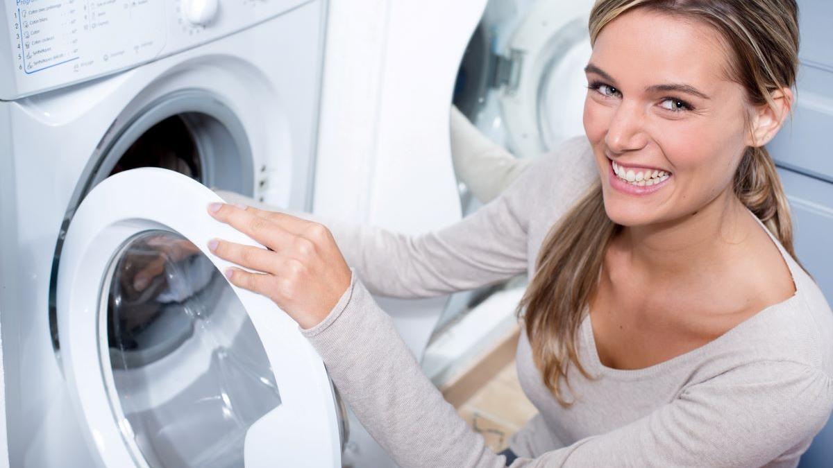 Detergent de rufe lichid vs. pudră: O analiză detaliată a eficienței și impactului asupra sănătății și mediului