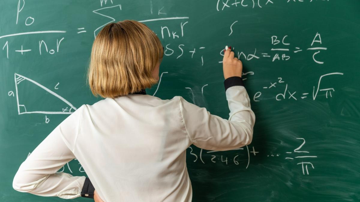 Impactul Noilor Grile de Salarii pentru Bugetari: Ce Venituri Vor Avea Profesorii, Polițiștii și Magistrații
