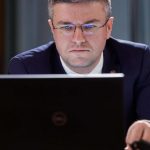 Controversă în utilizarea fondurilor europene: Banii destinați digitalizării, folosiți pentru salarii la ADR