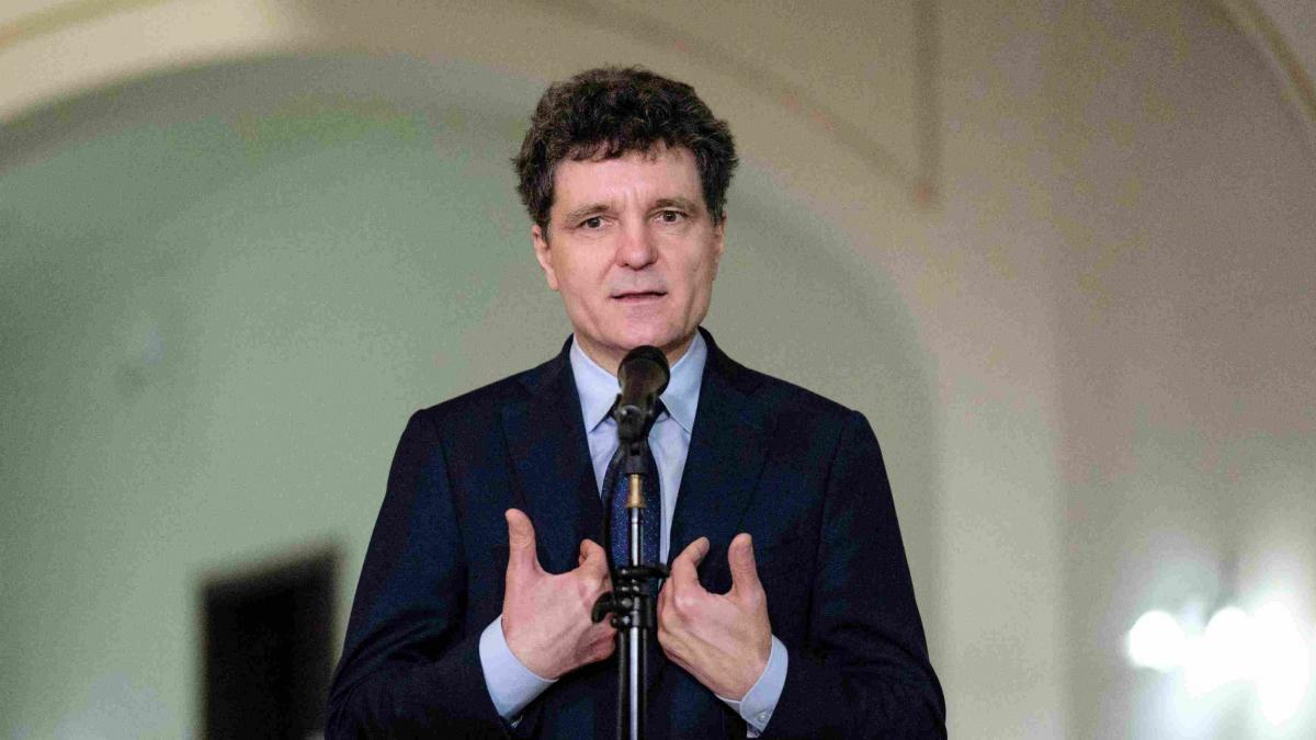 Nicușor Dan: Un Premier Tehno-Politician pentru o Românie în Schimbare