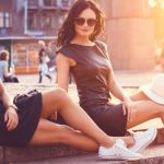 Vara în pași cool: Ghidul complet pentru alegerea sneakerșilor care completează perfect ținutele de vacanță