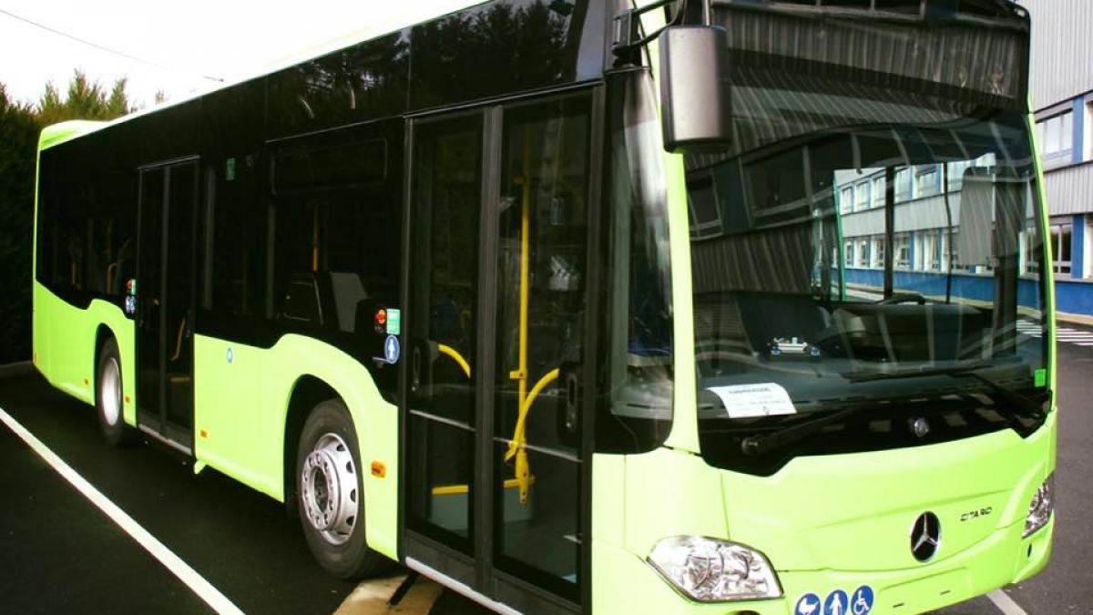 Călătorie urbană la preț mic: Tramvaiul și autobuzul dintr-un oraș românesc la doar 1 leu pe zi