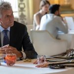 Tragedie în lumea divertismentului: Decesul unui actor din „Emily in Paris” și impactul asupra fanilor și industriei
