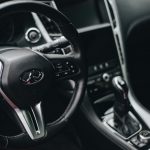 Curățarea interiorului auto: Soluții eficiente pentru întreținerea plasticului, textilului și pielii