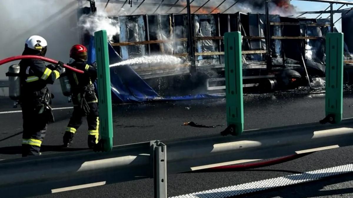 Incendiul de pe A1: O analiză detaliată a intervențiilor pompierilor și a implicațiilor pentru siguranța rutieră
