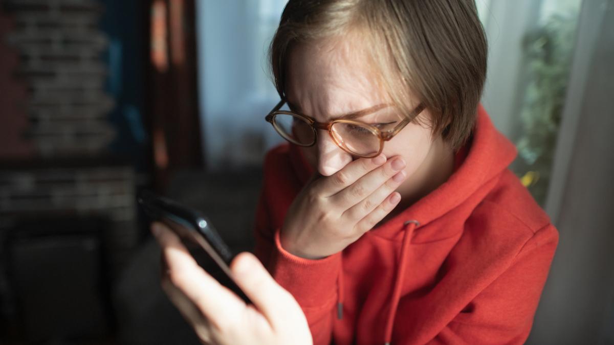 Voce reală sau clonă AI? Provocările digitalizării și autoapărarea în era tehnologiei avansate