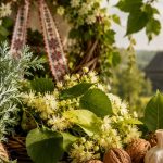 Tradiții Românești de Rusalii: Rolul Plantelor în Protecția Spiritului și Sănătății