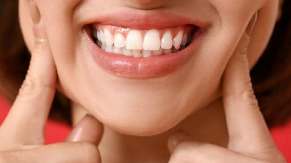 Impactul sănătății gingiilor asupra esteticii dentare: o analiză detaliată