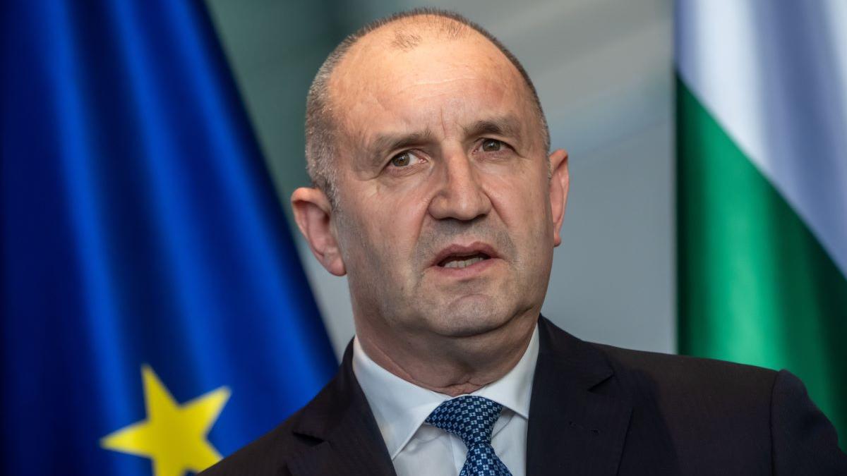 Decizia Bulgariei de a Limita Prezența Avioanelor Militare Americane: O Analiză a Consecințelor Geopolitice și Sociale
