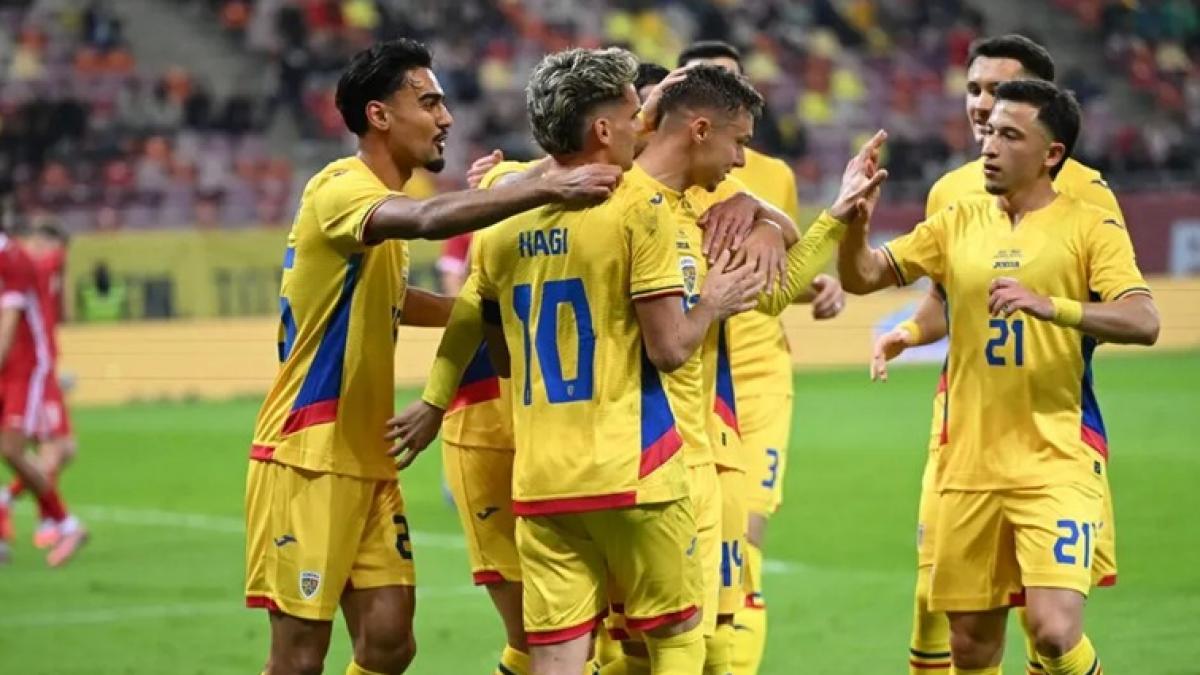 Regele Gheorghe Hagi Revine în Prim-Plan: O Analiză a Debutului său la Antena 1 și Impactul Asupra Fotbalului Românesc