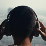 Muzica ca Terapie: Impactul Sonor asupra Concentrației Tinerilor în Era Digitală