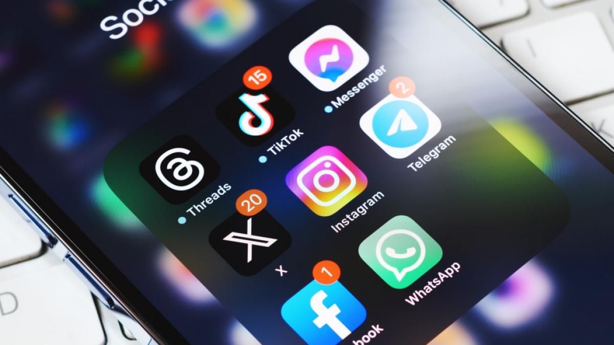 Impactul Rețelelor Sociale Asupra Sănătății Mintale: O Analogie Între TikTok, Instagram și Fumat