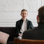 Adolescenții de 16 ani: Dreptul de a merge singuri la psiholog – O abordare modernă a sănătății mintale