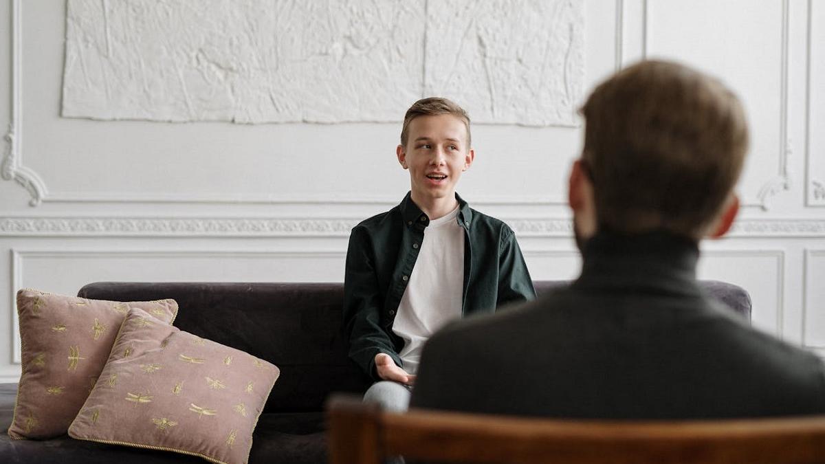 Adolescenții de 16 ani: Dreptul de a merge singuri la psiholog – O abordare modernă a sănătății mintale