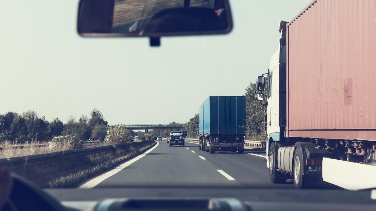 Atenție în trafic! Amenzi drastice pentru șoferii care nu respectă noile reglementări privind dispozitivele de siguranță