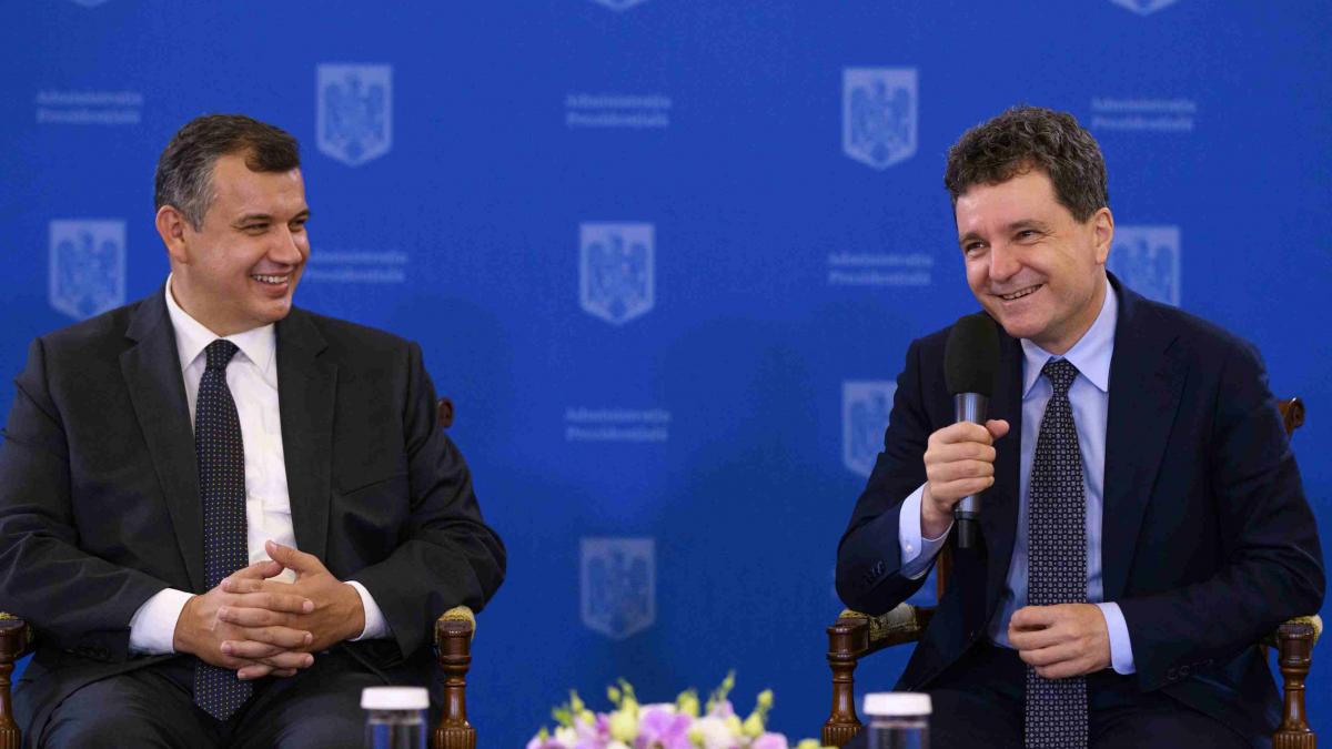 Provocările Constituționale ale Primarului Nicușor Dan: O Analiză a Necesității de a Nominaliza un Nou Candidat pentru Funcția de Premier