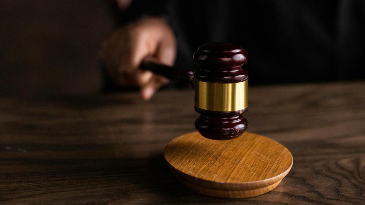 Implicarea Deciziilor Judecătorești în Contextul Politic: Verdictul Curții Supreme și Impactul asupra Legii Salarizării