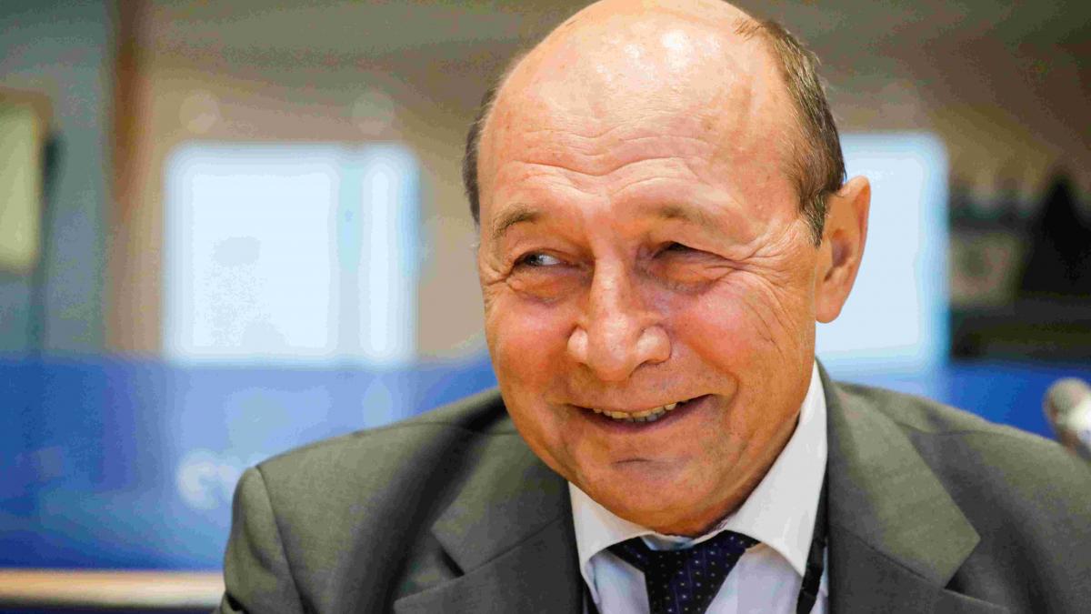 Băsescu și avertismentele pentru noul Guvern: O analiză detaliată asupra provocărilor politice actuale