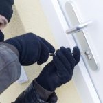 Atac în miez de noapte: O analiză a incidentului alarmant care a zguduit o comunitate din România