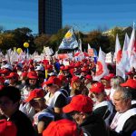 Externalizarea Instituțiilor Publice: O Furtună pe Cursul Bugetar al României