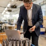 Optimizarea Producției: Strategii Eficiente pentru Reducerea Timpilor Morți și Controlul Costurilor Industriale