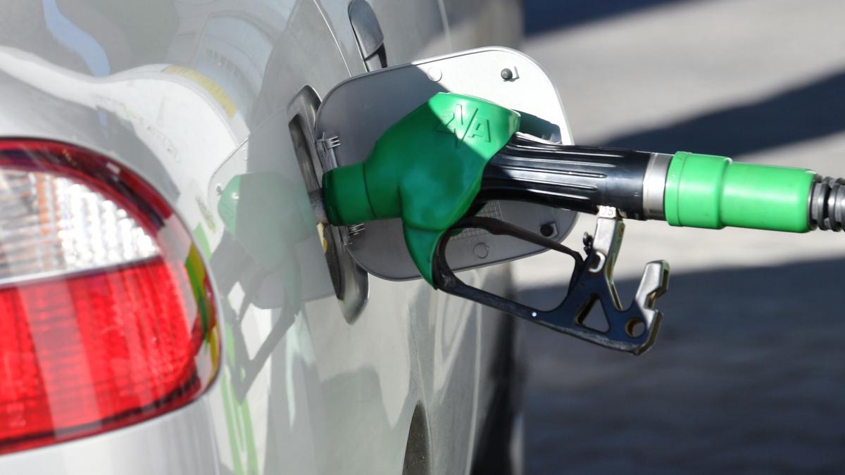 Explozia Prețurilor la Carburanți: Un Paradox al Consumului în România