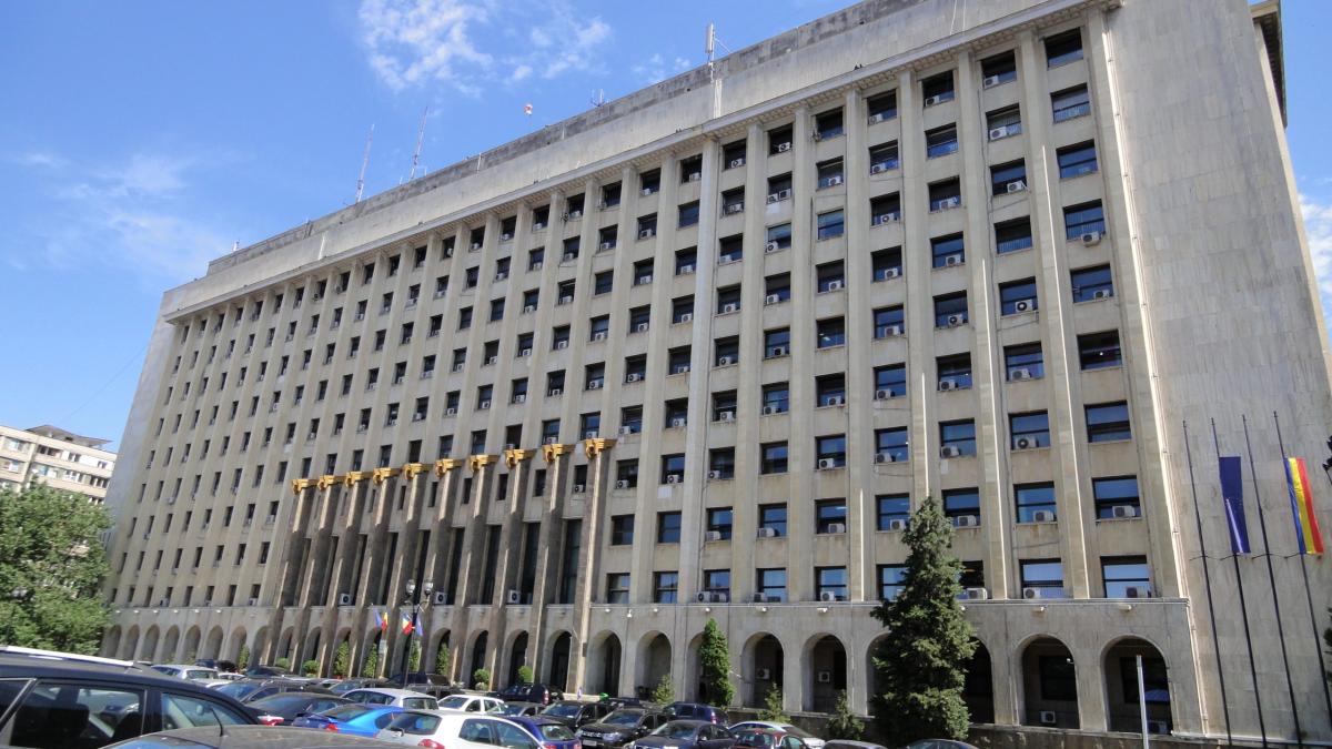 Ministerul Transporturilor și Legea Conducerii Defensive: O Decizie Controversată în Contextul Accidentelor Rutiere din România