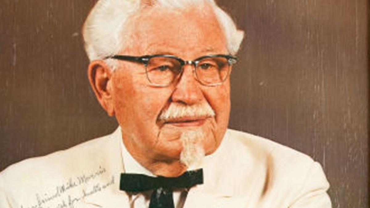Colonelul Sanders și Revolta împotriva unei Paste de Lipit Tapet: O Analiză a Valorilor KFC