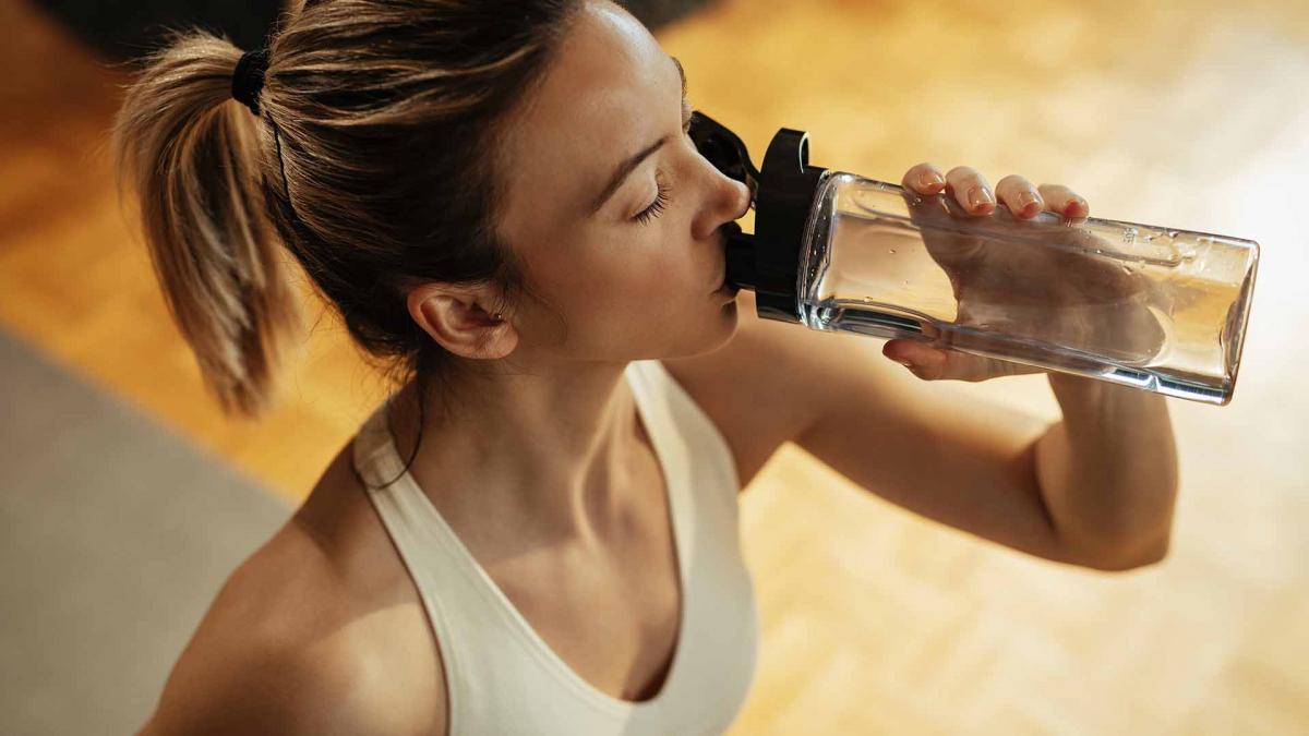 Importanța apei în dietă: Ghidul complet pentru hidratarea corectă în procesul de slăbire