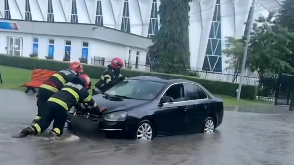 Inundații devastatoare în Vaslui: Impactul ploilor torențiale asupra comunității și intervențiile de urgență