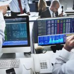 Criza bursieră americană: Impactul corecției din Nasdaq asupra economiei globale și perspectivele viitoare
