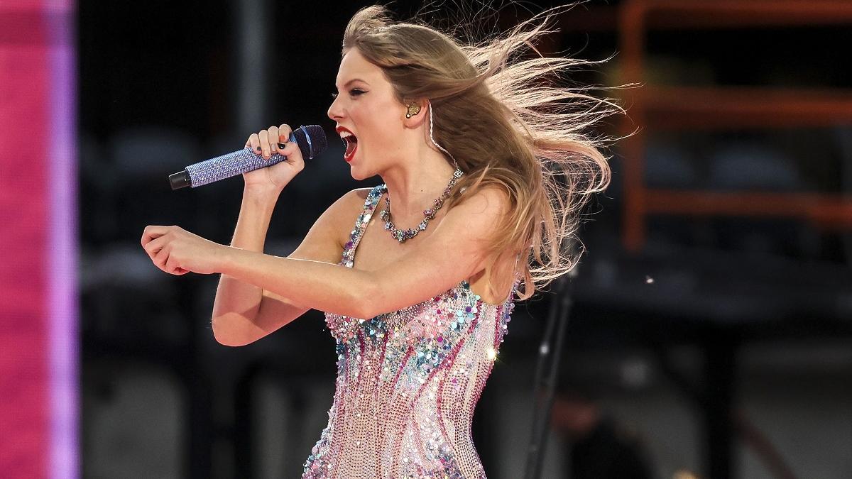 Taylor Swift: Călătoria Versatilă a Celei Mai Bogate Cântărețe din Istorie