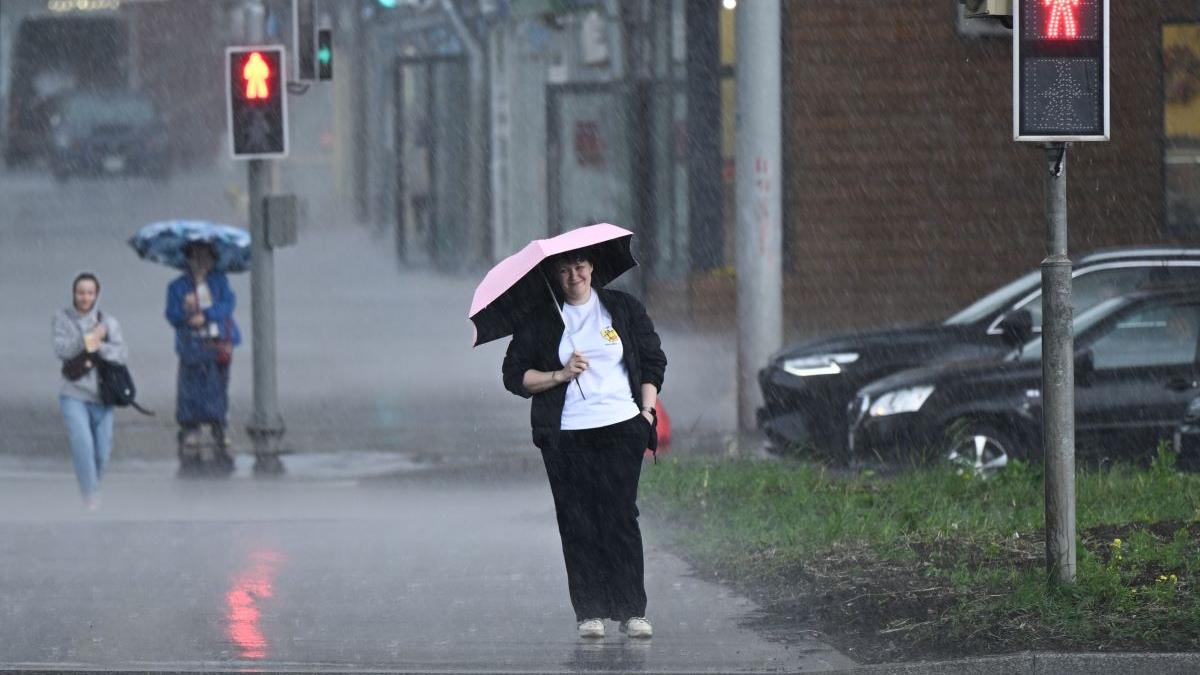 Cod Galben de Ploi și Vijelii: Impactul Meteorologic Asupra României și Implicațiile Sale
