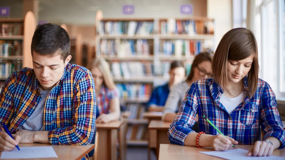 Evaluarea Națională 2026: Tot ce trebuie să știți despre calendarul examenului și admiterea la liceu