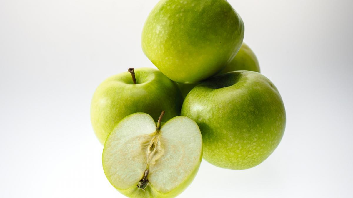 Pericolele ascunse ale fructelor: Cocktail de pesticide într-un singur măr