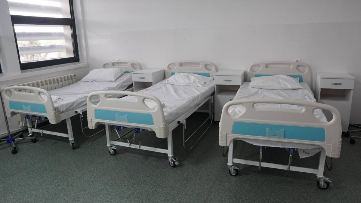Scandalul legării ilegale a pacienților la un spital de psihiatrie din România: O privire detaliată asupra abuzurilor din sistemul de sănătate mentală
