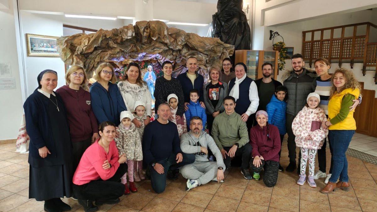 Maica Emilia: O Călugăriță și Misiunea Ei de a Crește 160 de Copii cu Credință și Răbdare