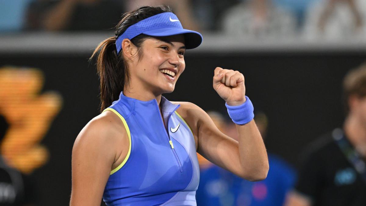 Emma Răducanu Strălucește la Queen’s Club: O Analiză a Parcursului și Impactului Său în Tenis