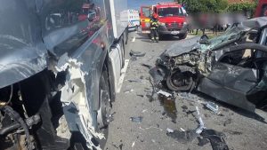 Accident grav pe DN7: Impactul devastator dintre un camion și două mașini în Argeș