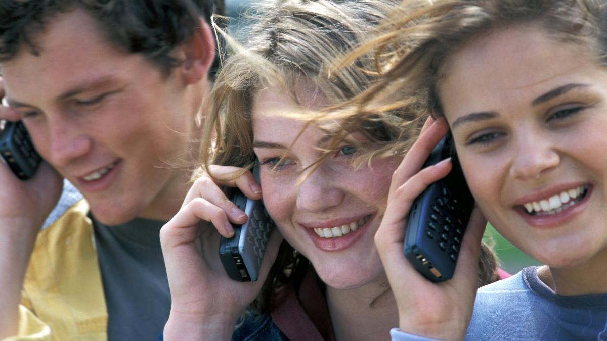 Impactul Smartphone-urilor asupra Comportamentului Sexual și Natalității: O Analiză Detaliată