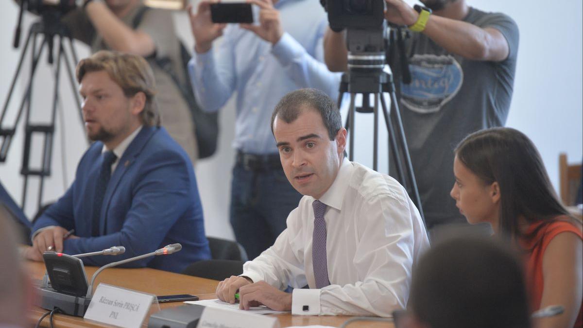 Desemnarea lui Adrian Veștea: O analiză a sprijinului liberal și a provocărilor politice