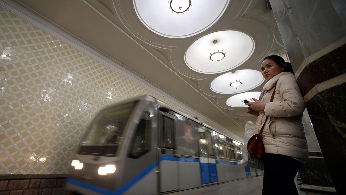 Controversă la Metroul din Kiev: Taxe pentru Refugiați în Fața Bombardamentelor