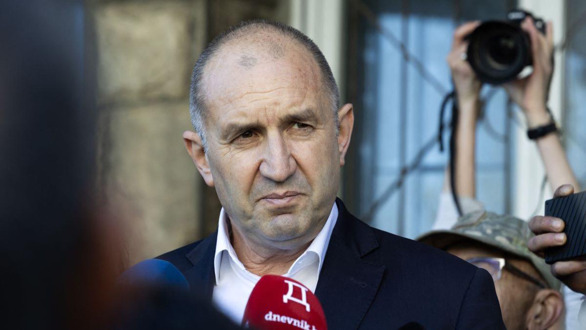 Criza Bugetară Severă din Bulgaria: Analiza Impactului și Perspectivele Viitorului Economic sub Rumen Radev