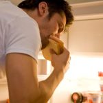 Efectele consumului de alimente seara târziu: O privire detaliată asupra impactului asupra sănătății