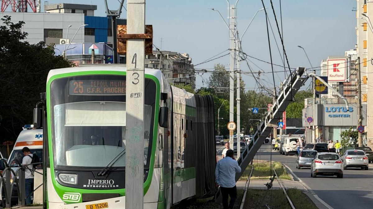 Accident rutier între tramvaie în București: O analiză detaliată a incidentului și implicațiile sale