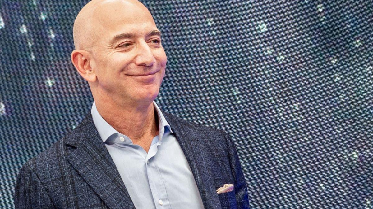 Visul lui Jeff Bezos: Fabricați pe Lună pentru o Planetă Sustenabilă