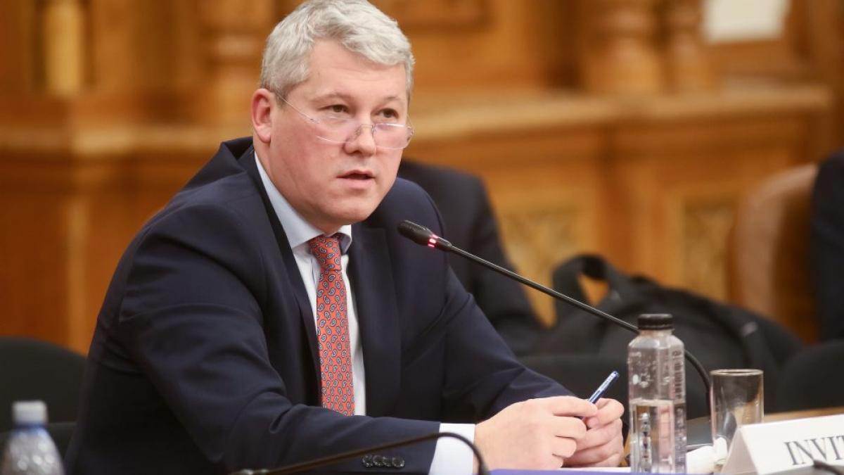 Demisia lui Cătălin Predoiu: O analiză a impactului asupra PNL și peisajului politic românesc