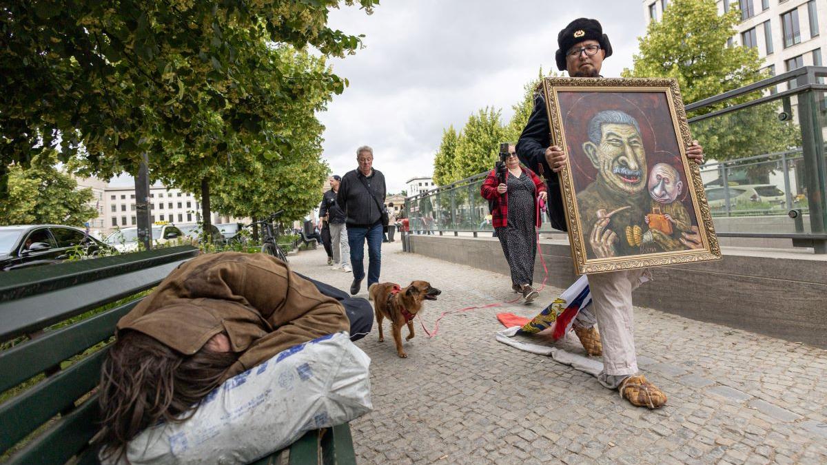 Execuția unui artist rus critic al lui Putin în Polonia: O analiză a contextului și implicațiilor internaționale